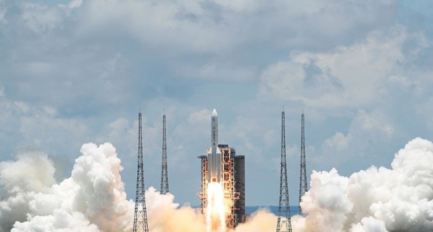 Cohete chino fuera de control se aproxima a la Tierra  EN VIVO