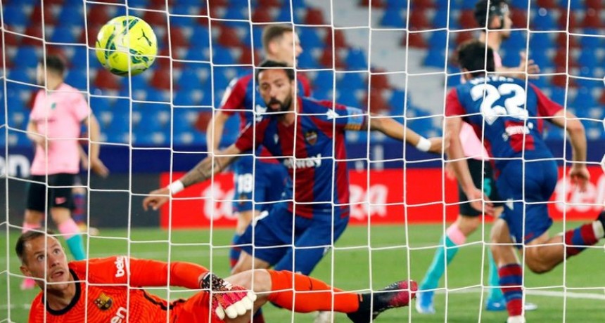 Messi marcó un gol para el empate de Barcelona que complicó sus aspiraciones
