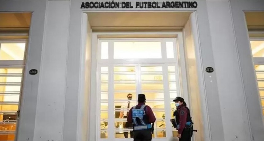 Allanaron la sede de la AFA en una causa por lavado de dinero y defraudación