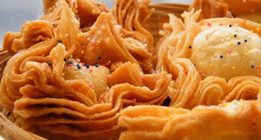 Pastelitos ricos y crocantes en una tarde fría