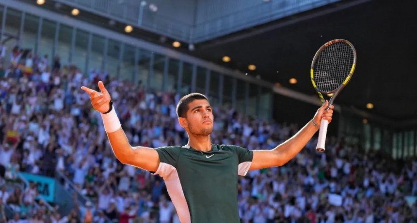 Carlos Alcaraz venció a Novak Djokovic y avanzó a la final del Masters 1000