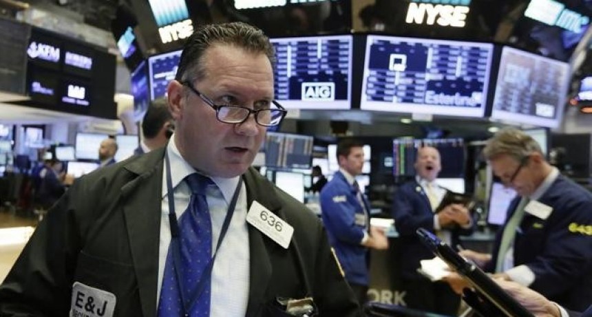 Wall Street cierra en rojo por la inflaciòn