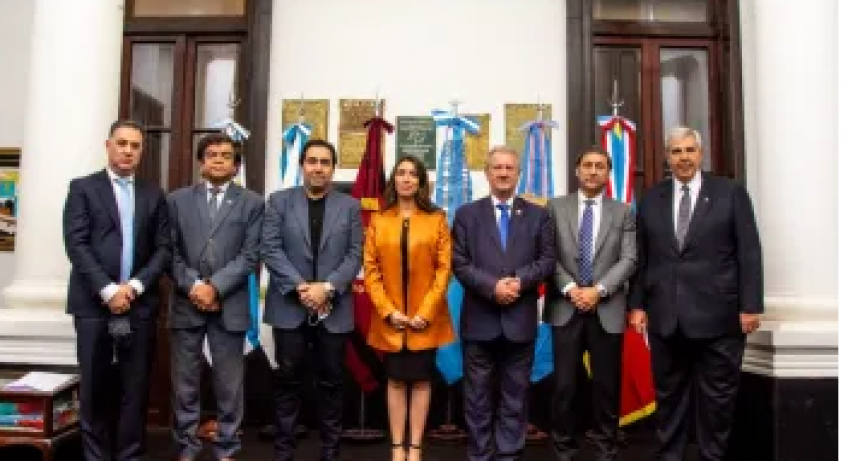 Antonio Marocco preside como presidente el Parlamento del NOA