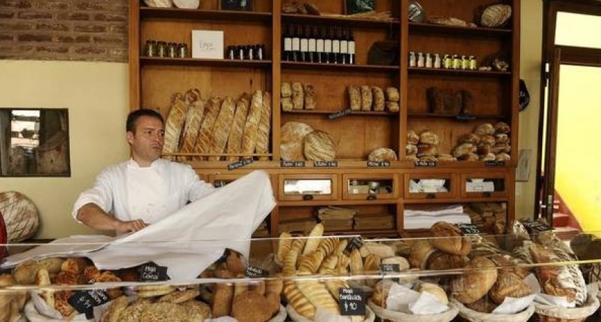 Un kilo de pan francés pasó a costar $300