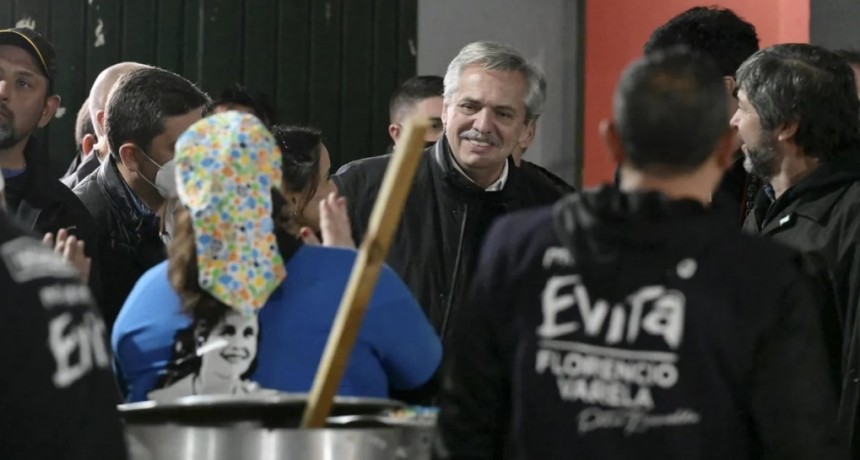 Alberto Fernandez compartió locro con el Movimiento Evita