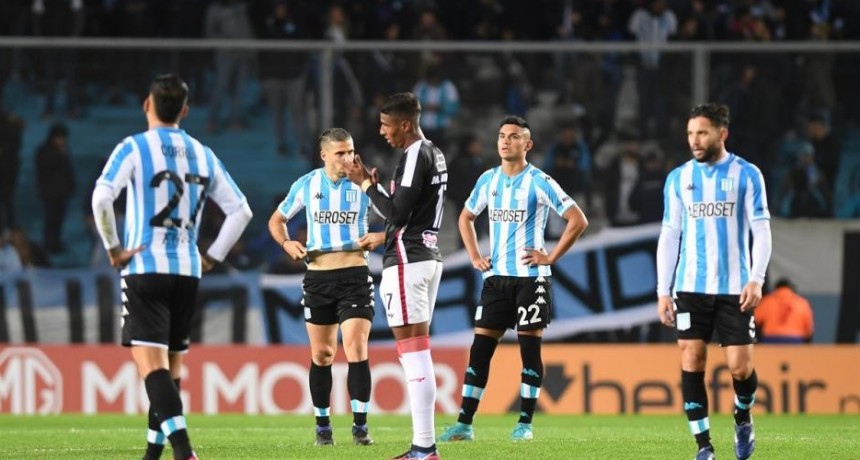 Racing quedó sorpresivamente eliminado al perder con River uruguayo