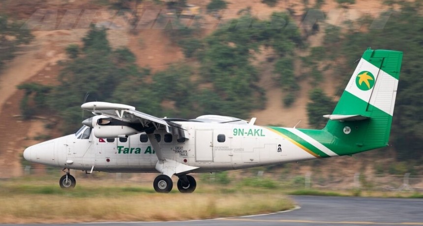Desapareció un avión con 22 personas en Nepal
