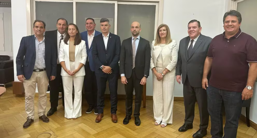 Emiliano Durand y 17 jefes comunalen van por subsidio tranporte 