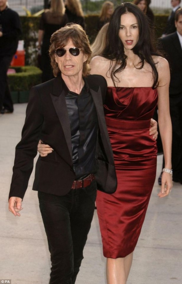 Mick Jagger con su mujer que se suicido, ahora nueva novia