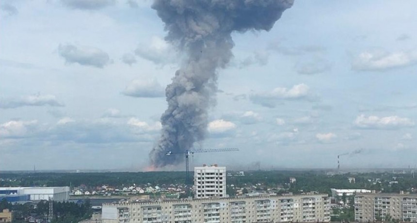 Explosiones en una fábrica de munición dejan al menos 42 heridos