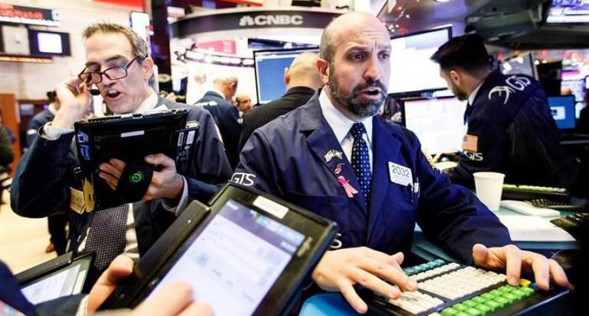 Wall Street cierra en terreno mixto 