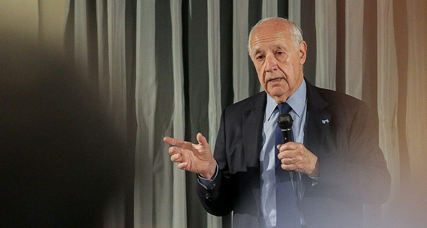 Lavagna lanzó su precandidatura presidencial