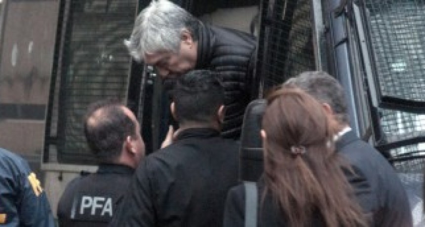 Rematan 24 departamentos de Lázaro Báez