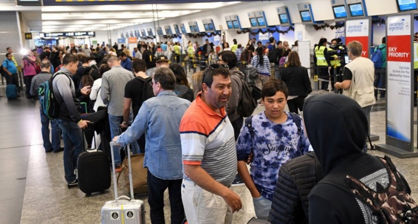 Vuelos demorados por protesta en Ezeiza y Aeroparque