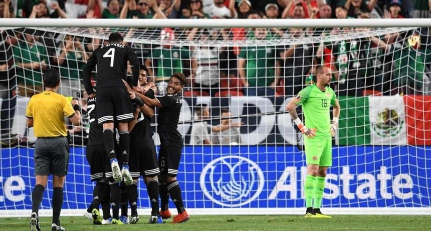México derrotó 3-1 a Canadá por la Copa América