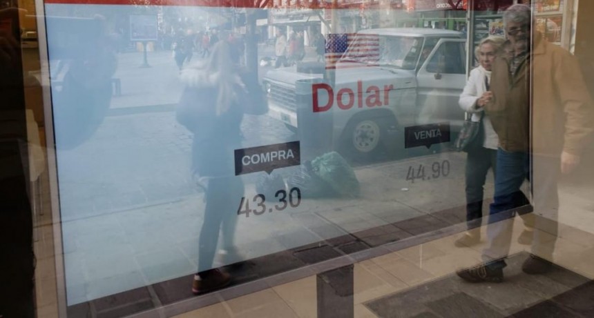 El dólar se ubica en $ 43,90 tras el feriado