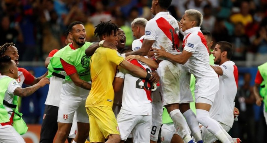 Perú eliminó por penales a Uruguay