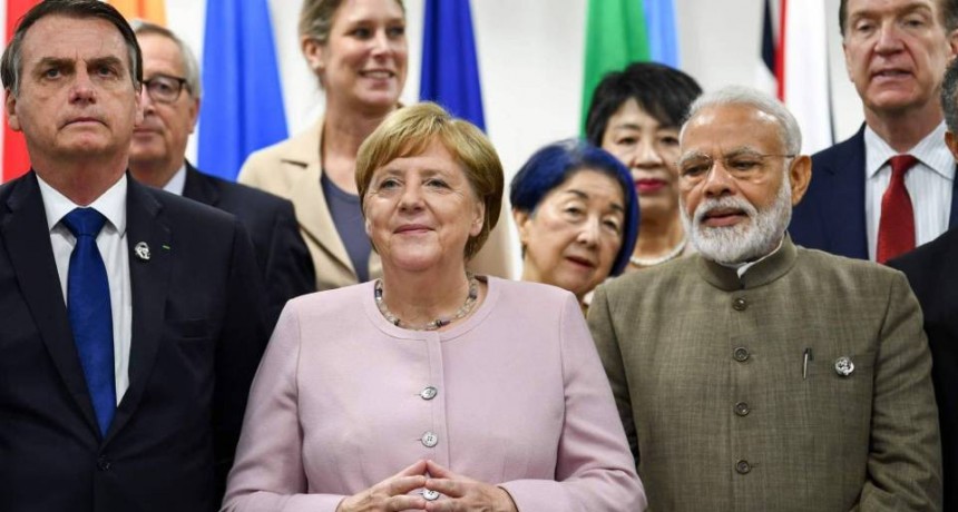 Merkel: Me encuentro bien y los temblores pasaran 