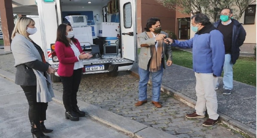 El Gobernador hizo entrega de equipamiento y una nueva ambulancia en Oran