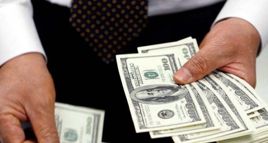 El Dólar blue alcanza los $128 para la venta