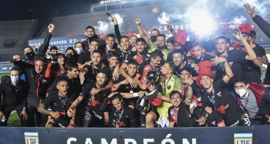 Colón goleó a Racing en San Juan y gritó campeón 