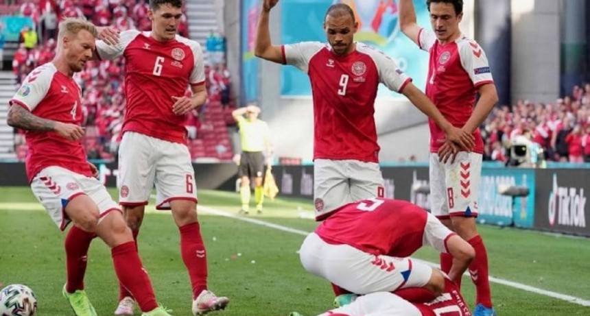 El futbolista danés Christian Eriksen se desplomó y lo reanimaron con RCP