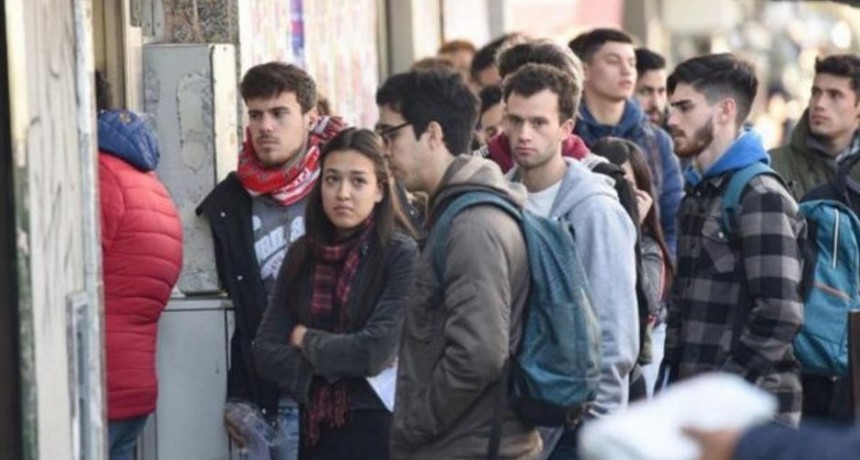 Argentina tiene casi 5 millones de personas con problemas de empleo