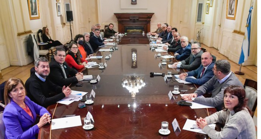 Juan Manzur : se va a importar más gasoil 
