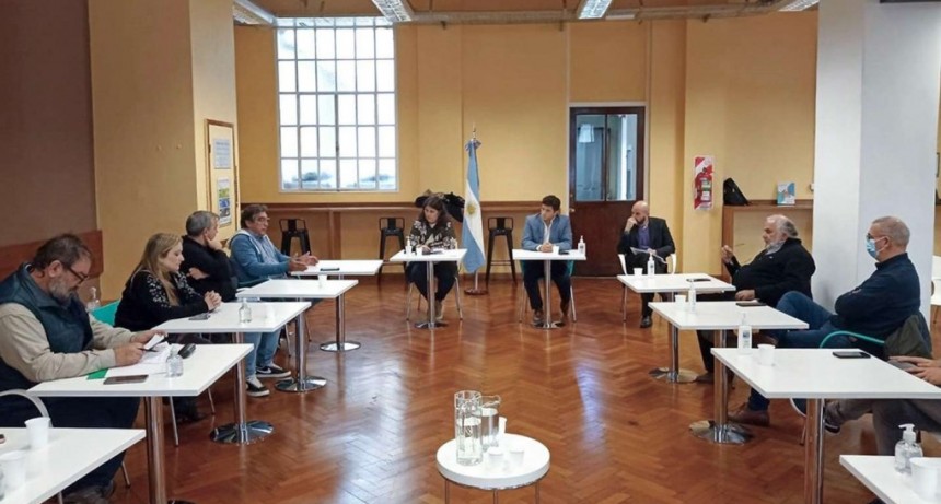 Empleados estatales acordaron un aumento del 60% en cinco tramos