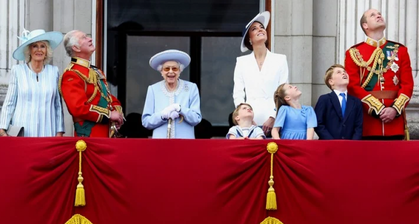 La Reina de Inglaterra festeja su Jubileo II EN VIVO