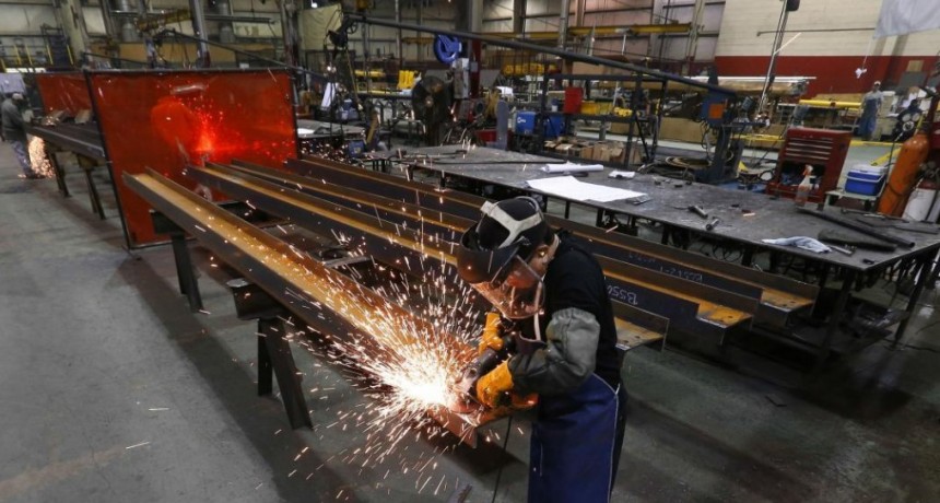 Las trabas para importar afectan al 75% de las pymes industriales