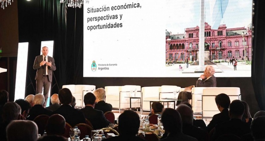 Guzmán: Dejar el peso argentino  es reconocer una derrota como Estado-Nación