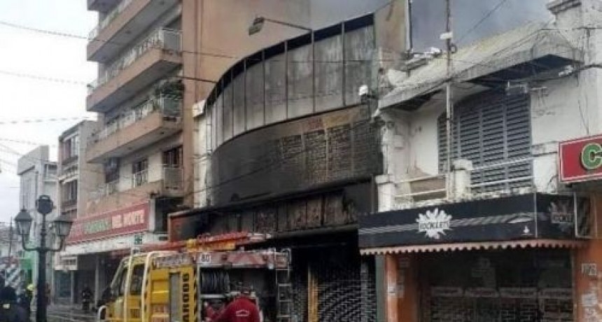 Se incendió un freeshop céntrico