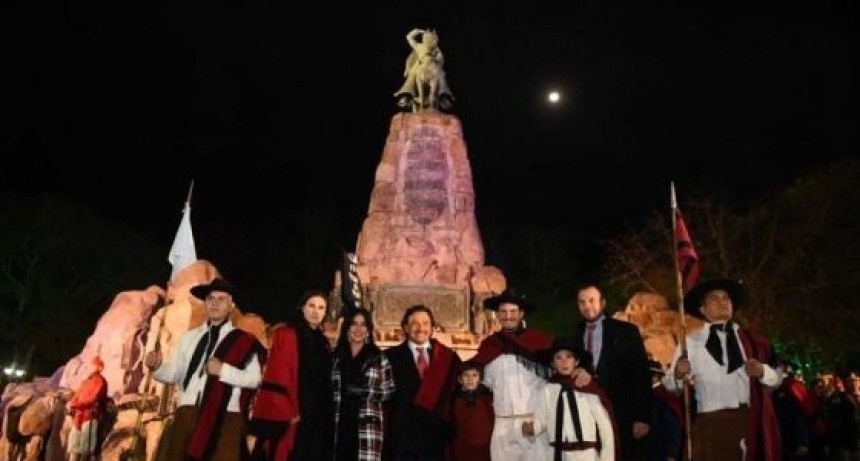 Desfile en homenaje al Gral. Martin Miguel de Güemes