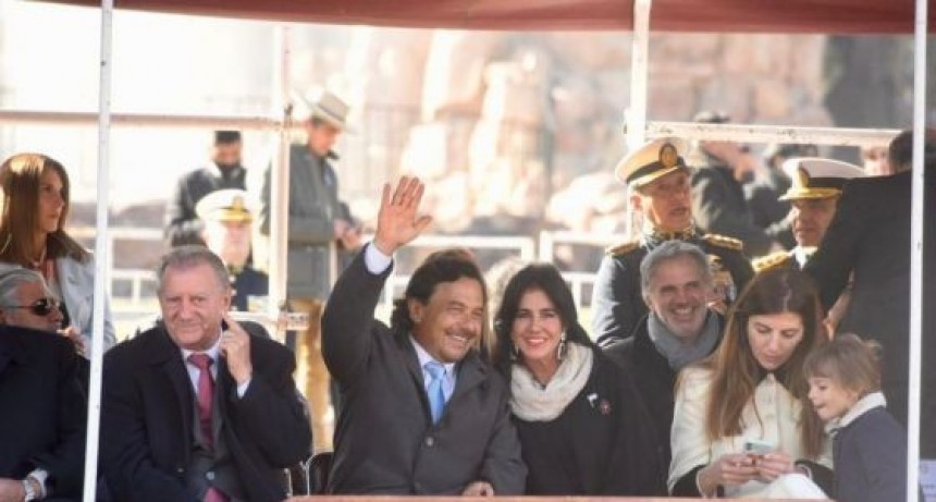 Una multitud participó del desfile en honor del General Güemes