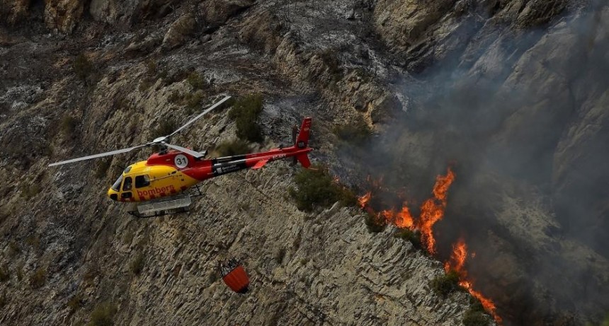 Evacuan un parque de diversiones por incendio en España