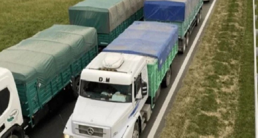 Camioneros bloquean ruta por el faltante de gasoil
