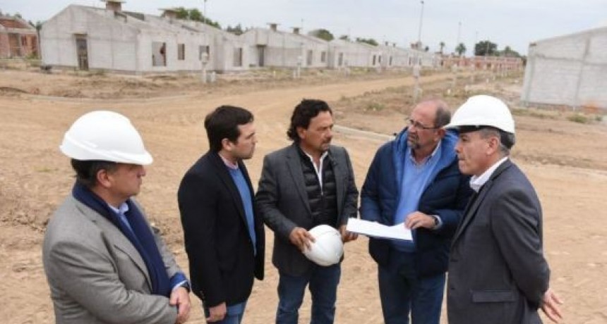 Sáenz verificó el avance de la construcción de 100 viviendas en la ciudad de Orán