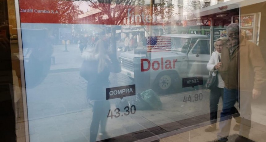 El dólar se ubica en $ 43 para la venta