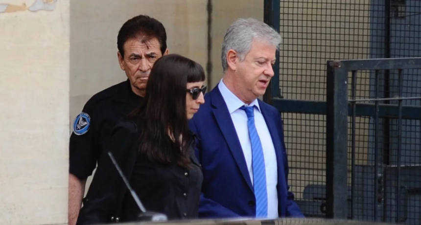Florencia Kirchner debe presentarse en embajada argentina cada 30 días