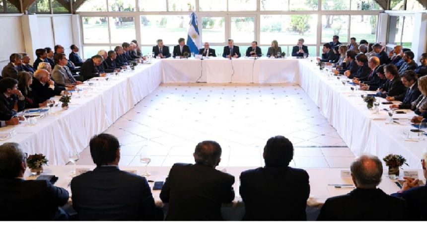 Macri ante empresarios reconoció que la carga impositiva en la Argentina es muy alta