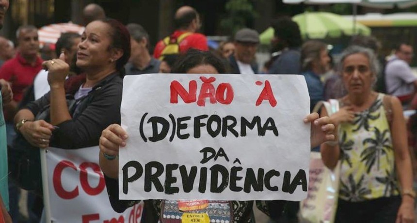 Aprueban la reforma jubilatoria de Bolsonaro