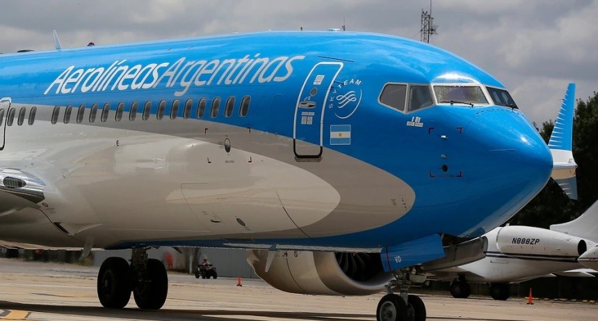 Aerolíneas evalúa sancionar a los pilotos por los mensajes en los vuelos