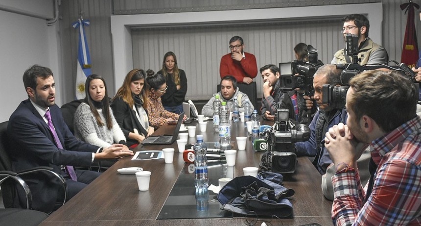La Provincia garantiza a los docentes un piso de incremento salarial del 38%
