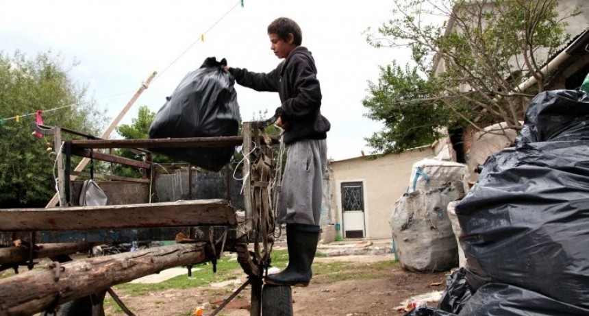 En los últimos 30 años la pobreza no bajo del 27% 