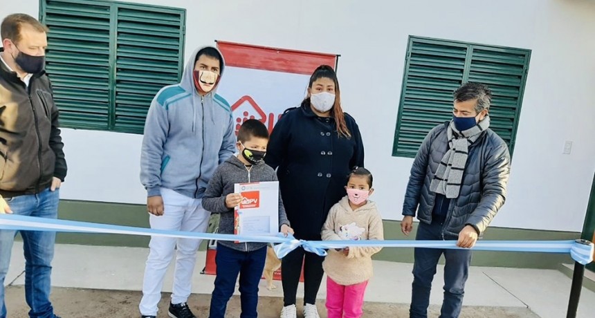 El IPV realizó la segunda entrega de viviendas en el barrio San Calixto