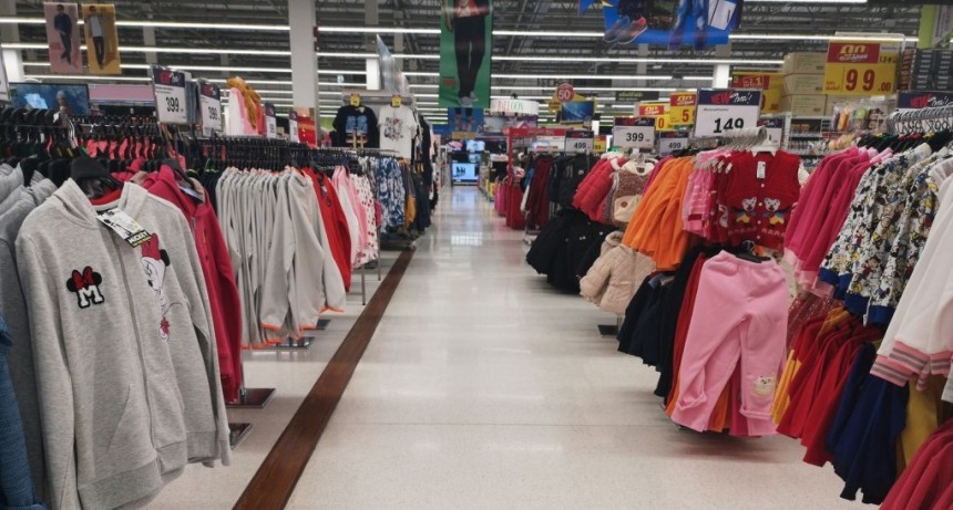Prohíben la venta de productos no esenciales en supermercados