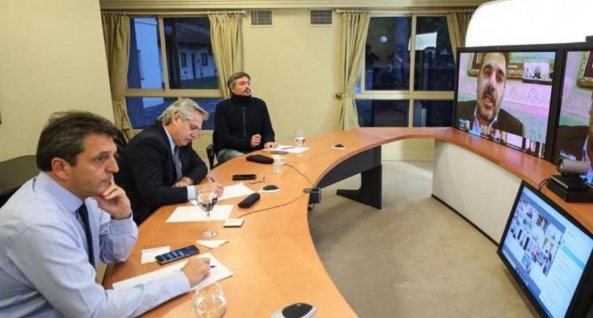 Fernández en videoconferencia dialoga con jefes de bloques