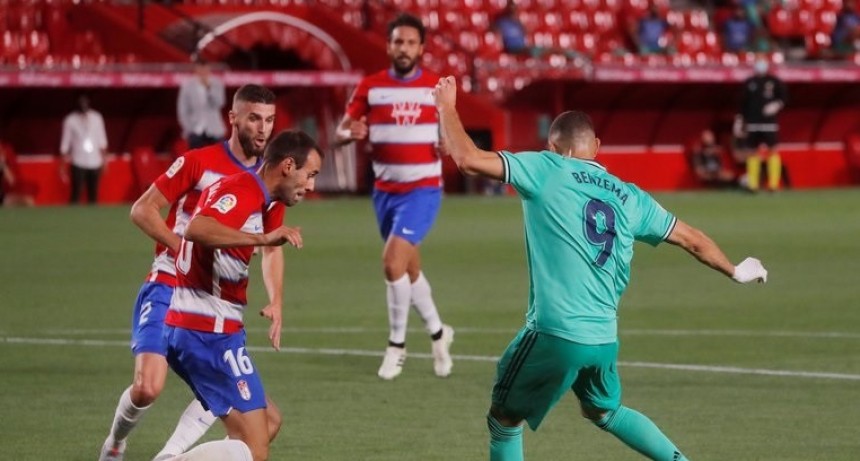 El Real Madrid gana y acaricia el título