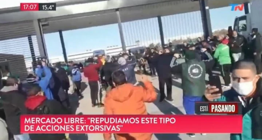 Moyano bloquea depósitos de Mercado Libre 